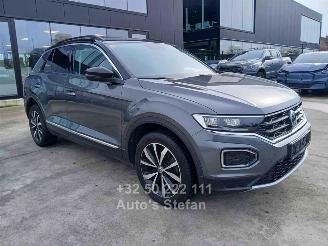 Schadeauto Volkswagen T-Roc STYLE 2020/2
