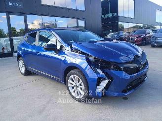 Schadeauto Renault Clio E-TECH HYBRIDE 2026/2