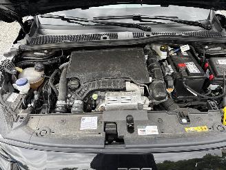 Peugeot 208 BENZINE - ALLURE picture 22