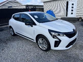 Renault Clio BENZINE - CAR DRIVE picture 2