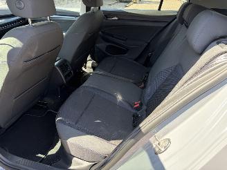 Volkswagen Golf BENZINE UNITED picture 18