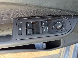 Volkswagen Golf BENZINE UNITED picture 20