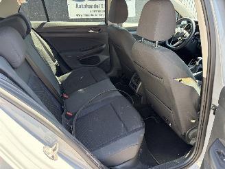 Volkswagen Golf BENZINE UNITED picture 17