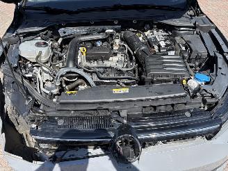 Volkswagen Golf BENZINE UNITED picture 8