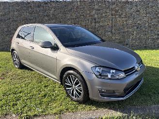 Voiture accidenté Volkswagen Golf 1,2 BENZINE AUTOMATIC 2017/2