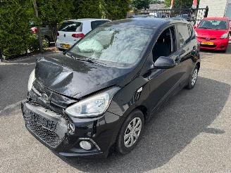 Auto incidentate Hyundai I-10 1.0i i-Motion Go! 2016 2016/11
