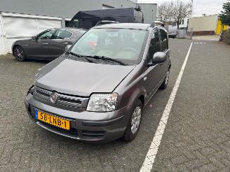 uszkodzony samochody osobowe Fiat Panda 1.2 Edizione Cool Airco 2010/5