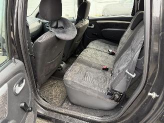 Dacia Logan 1.6-16V Lauréate 7p. picture 7