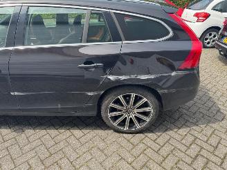 Volvo V-60 2.4 D6 Twin Engine R-Design picture 3