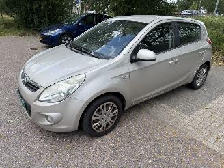 skadebil auto Hyundai I-20 1.2i DynamicVersion 2010/3
