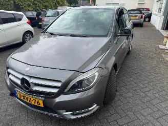 uszkodzony samochody osobowe Mercedes B-klasse 180 Ambition 2014/11