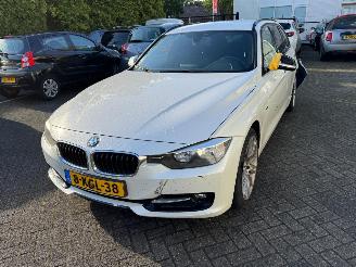 krockskadad bil auto BMW 3-serie 320d EfficientDynamics Edition Business 2013/4