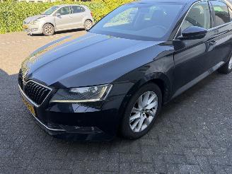 skadebil auto Skoda Superb 1.6 TDI Ambition Business 2017/4