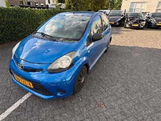 uszkodzony samochody osobowe Toyota Aygo 1.0 VVT-i comfort 2012/4