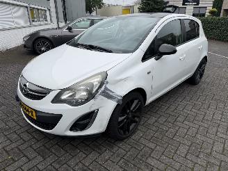 damaged passenger cars Opel Corsa 1.4 Cosmo 2013/3