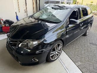 Coche accidentado Toyota Auris Touring Sports 1.8 hybrid 2014/5