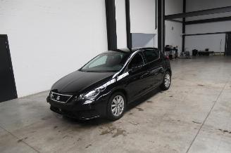 damaged passenger cars Seat Leon REFERENCE 2019/3