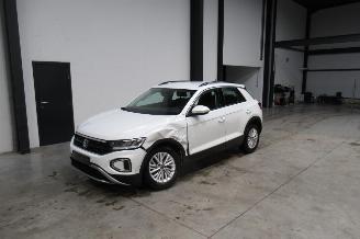 krockskadad bil auto Volkswagen T-Roc LIFE 2022/4