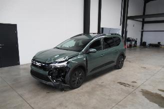 Schadeauto Dacia  JOGGER FULL HYBRID EXPRESSION 2025/6