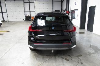 BMW iX1 SUV picture 4