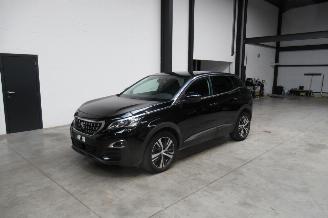 skadebil auto Peugeot 3008 SUV 2019/9
