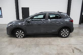 Kia Stonic SEDAN picture 2