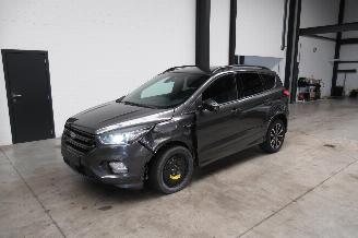 skadebil auto Ford Kuga ST-LINE 2019/10