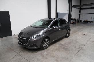 Vaurioauto  passenger cars Peugeot 208 ALLURE PACK 2018/10