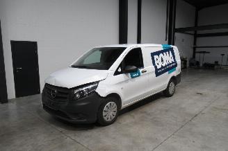 krockskadad bil bedrijf Mercedes Vito CAMIONETTE 2023/9