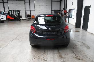 Peugeot 208 SEDAN picture 4