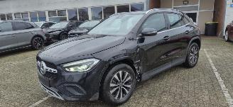 Mercedes GLA 180 Benzine *Automaat*LED*Airconditioning*DAB*Comfortstoelen*Camera*Parkeer pakket* picture 2