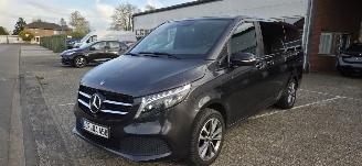 Schadeauto Mercedes V-klasse 300 Avandgarde Lang*9 persoons*AWD*Automaat*360 Camera*Ambiente*Navigatie*Nightvision*LaserLED*Trekhaak* 2022/6