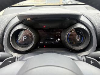 Vaurioauto  passenger cars Toyota Yaris 1.5L VVTi 130 Hybride * LED*HeadUp*Trekhaak*Navigatie*Keyless* 2024/2