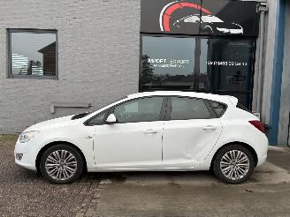 Damaged car Opel Astra OPEL ASTRA 1.3D 2011 2011/6
