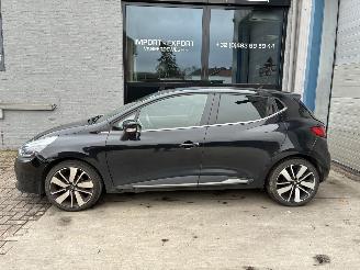 Damaged car Renault Clio RENAULT CLIO 1.5D 2015 2015/6