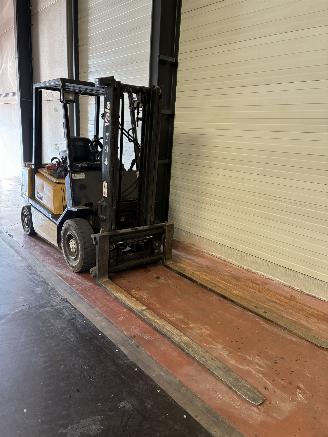 Schadeauto AC Mini Ram Van YALE 2.5T DIESEL GDP25RF 1996/1