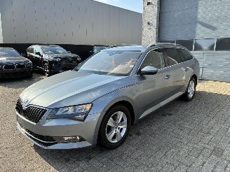 Schadeauto Skoda Superb SKODA SUPERB 1.6D DSG 2019 2019/7