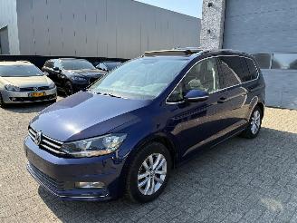 damaged passenger cars Volkswagen Touran VW TOURAN 1.6D DSG 2017 7 ZIT 2017/2