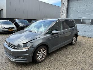 Unfallwagen Volkswagen Touran VW TOURAN 1.6TDI DSG 2017 7 ZIT 2017/3
