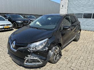 Damaged car Renault Captur RENAULT CAPTUR 0.9TCE 2017 2017/4