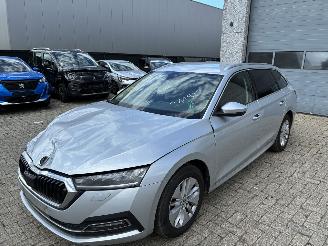 uszkodzony samochody osobowe Skoda Octavia SKODA OCTAVIA 2.0D 2023 2023/9