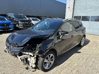 damaged passenger cars Renault Clio RENAULT CLIO 0.9TCE 2017 SLOOP 2017/1