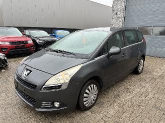Vaurioauto  passenger cars Peugeot 5008 PEUGEOT 5008 1.6D 2010 7 ZIT 2010/7