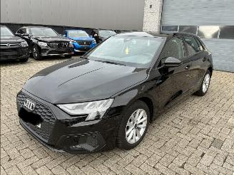 Schadeauto Audi A3 AUDI A3 2.0D DSG 2021 2021/10