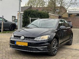 krockskadad bil auto Volkswagen Golf Volkswagen golf 1.0 TSI HIGHLINE 2018/1