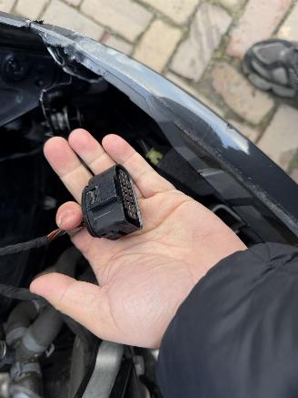 Audi A4 Avant 1.4 TFSI Automaat ( DIEFSTAL SCHADE ) picture 5