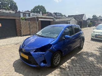 Damaged car Toyota Yaris 1.5 VVT-i Dynamic AUTOMAAT 2020/1