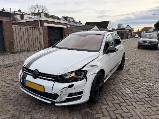 damaged passenger cars Volkswagen Golf 1.4 TSI DSG AUTOMAAT 2014/1