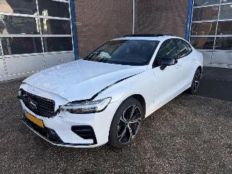 krockskadad bil auto Volvo S-60 2.0 B4 Dark Edition R NAP!! 2023/1