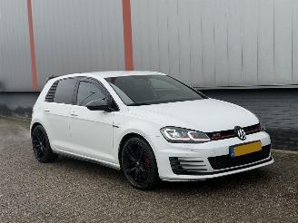 Volkswagen Golf 2.0 TSI GTI Performance picture 2